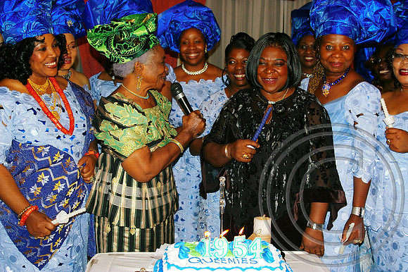 Queen's Alumni (170)_edited.jpg